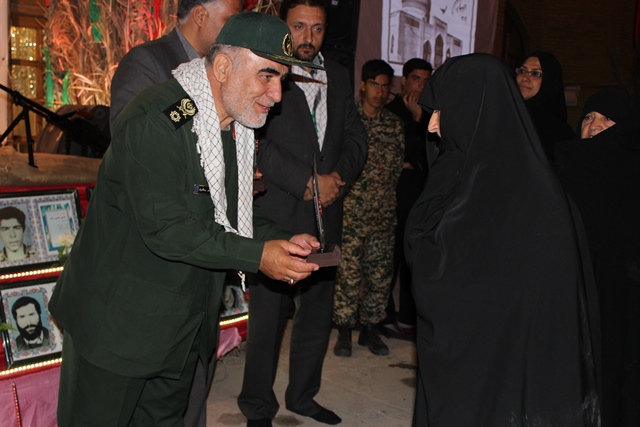 همزمان با سالروز مبارزه با استعمار انگلیس؛چهارمین یادواره شهدای شهر کاخک برگزار شد